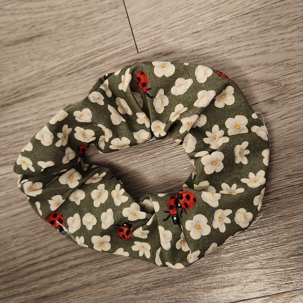 🐻 New Scrunchie